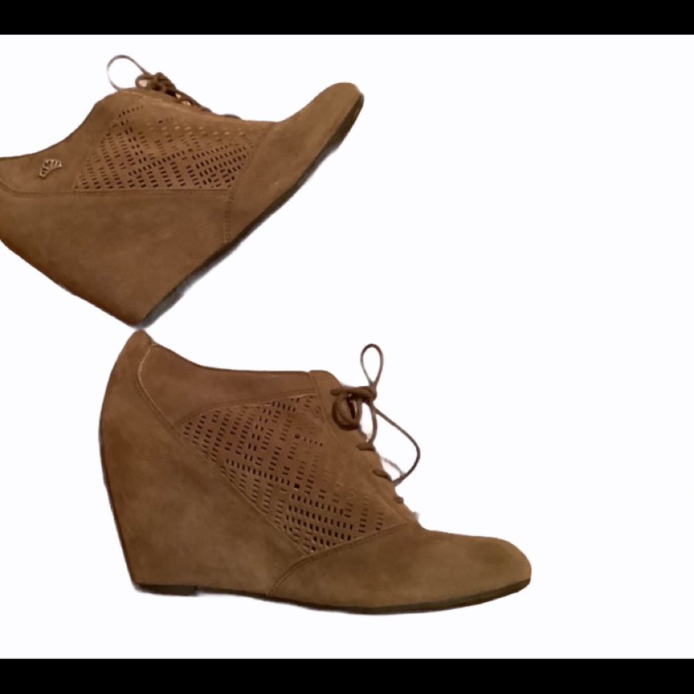 Fergalicious womens brown suede ankle booties size 9 lace up wedge booties